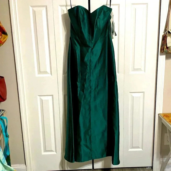 ALFRED SUNG Dresses & Skirts - Alfred Sung forest green satin long dress size 14